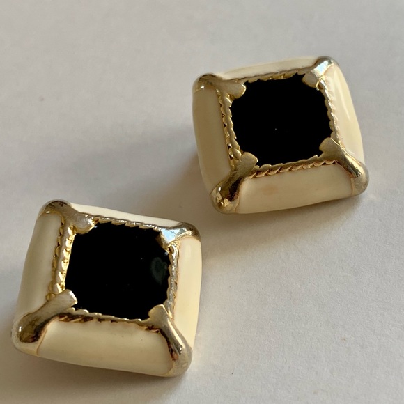 Vintage Cream and Black Enamel Clip On Earrings Gold tone diamond shaped - Picture 3 of 12